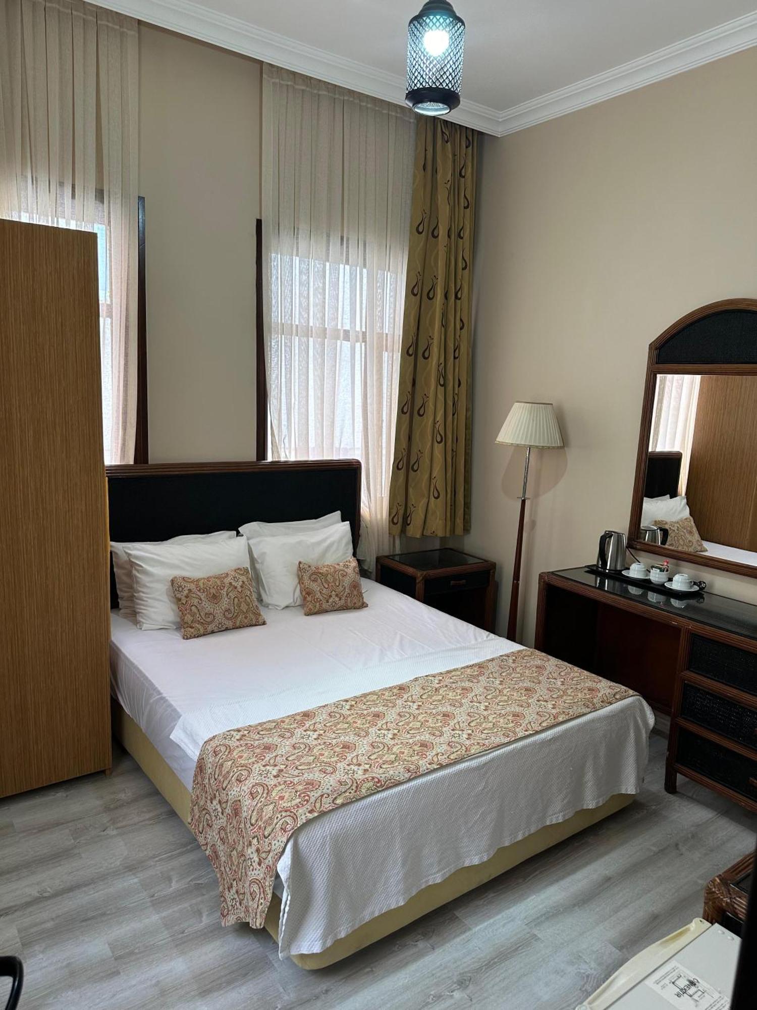 Loost Town Inn Hotel Antalya Kültér fotó